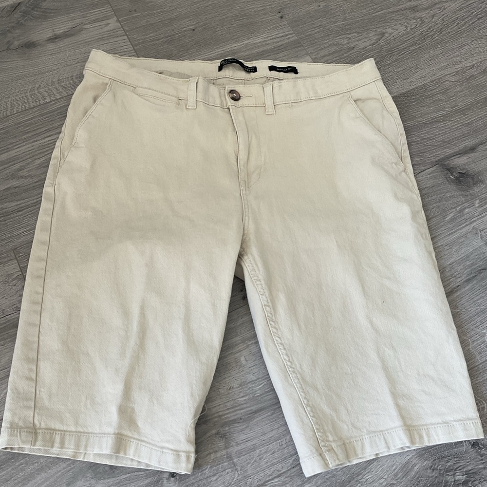 PIAZZAITALIA  MAN  Stylish Regular Fit Long Cream/khaki Shorts,